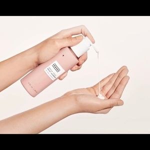 VERSED cycle milky cleanser oat milk probiotics